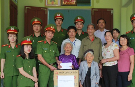 Nhận phụng dưỡng Mẹ Việt Nam anh hùng Nguyễn Thị Năm