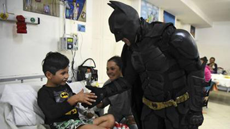 Người Dơi trong bệnh viện