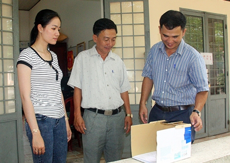 Thầy giáo làng với sáng kiến chấm thi trắc nghiệm bằng smartphone