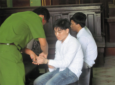 Bi kịch gia đình từ những cuộc tình ngang trái