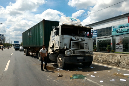 Tông xe liên hoàn trên quốc lộ 1A