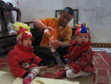 Những nhà sư đầy ắp tinh thần nhập thế