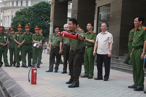 Đoàn công tác liên ngành kiểm tra đảm bảo an toàn PCCC tòa nhà chung cư