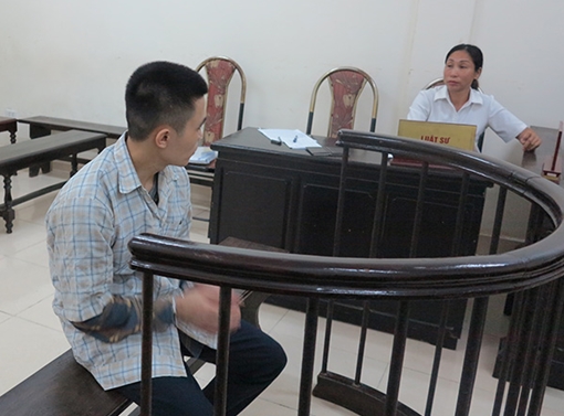 Gã "Sở Khanh" gạ tình bé gái rồi chiếm đoạt tài sản