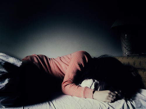 Bé gái 13 tuổi bị đám bạn 9X quen qua mạng đưa vào nhà nghỉ