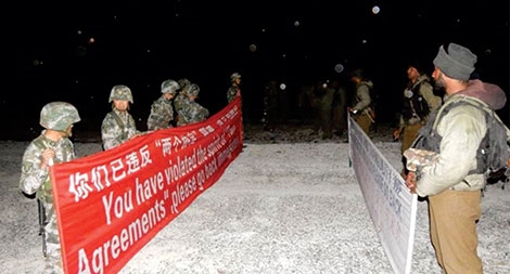 Đốm lửa nhỏ trong cuộc cạnh tranh lớn