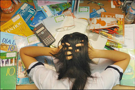 Áp lực học tập nhìn từ các vụ tự tử