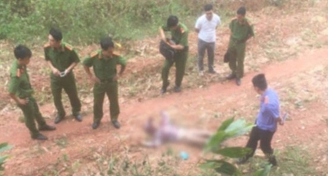 Người phụ nữ tử vong trên đường với nhiều vềt thương