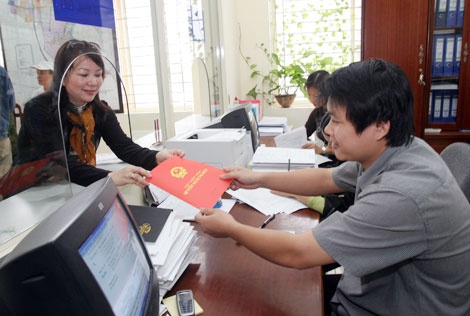 Phân cấp cho quận, huyện cấp sổ đỏ để giảm tải