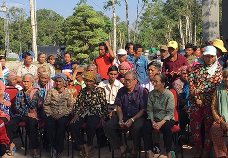 Trao hơn 300 phần quà Tết cho người dân tỉnh Bình Phước