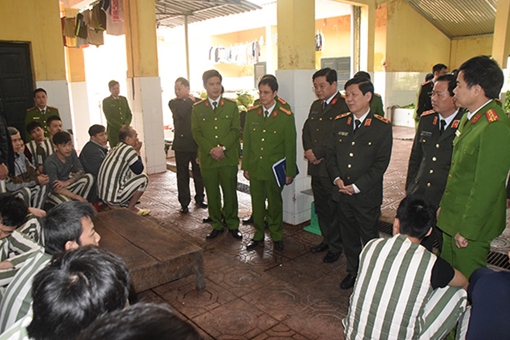 Thứ trưởng Nguyễn Văn Sơn kiểm tra công tác tại Trại tạm giam số 1, CATP Hà Nội