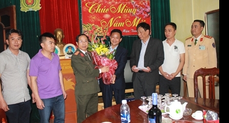Chúc mừng chiến công đầu xuân của Công an tỉnh Hòa Bình