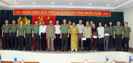 Báo CAND tri ân các gia đình thương binh liệt sĩ trong hành trình về nguồn