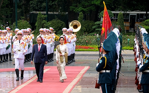 Thủ tướng đón, hội đàm với Cố vấn Nhà nước Myanmar