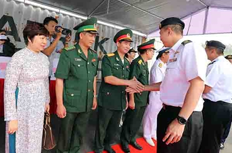 Tàu khu trục của Hải quân Singapore thăm xã giao thành phố Đà Nẵng