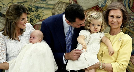 Sự cố giữa 2 người phụ nữ quyền lực trọng Hoàng gia Tây Ban Nha