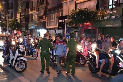 Lừa con gái đi mua thẻ điện thoại rồi đâm vợ cũ trọng thương