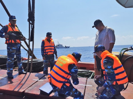 Gia tăng tình trạng buôn lậu xăng dầu trên biển