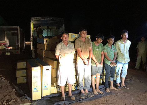 Thủ đoạn “rút ruột” của nhóm chuyên trộm hàng trong container