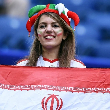 Vẻ đẹp nóng bỏng của các nữ cổ động viên Iran