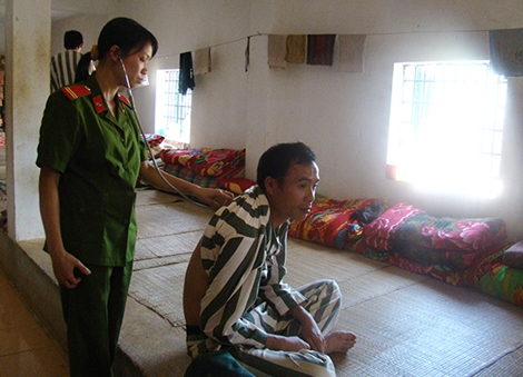 Những lớp học xóa mù, hướng nghiệp ở Trại giam Nà Tấu