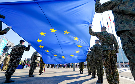 Thượng đỉnh Nga - Mỹ: EU và NATO như “ngồi trên đống lửa”