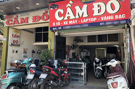 Cầm đồ được mùa, dân cá độ “cháy túi”