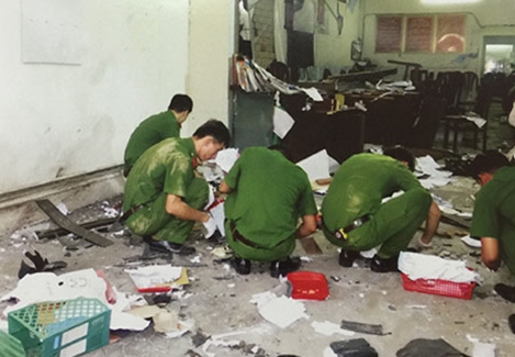 Những kẻ mờ mắt trước đồng tiền và chức tước viển vông