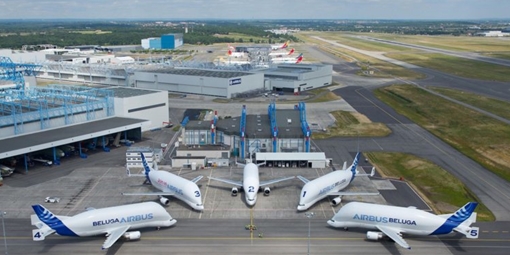 Kỳ lạ máy bay vận tải khổng lồ hình... cá voi