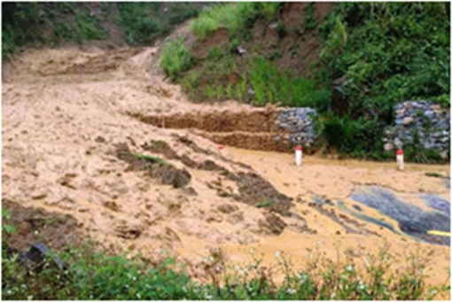 1 người chết do bão, nhiều tuyến đường ở Thanh Hóa bị chia cắt