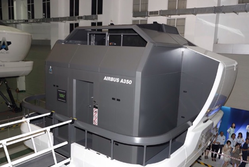 Khai trương Tổ hợp buồng lái mô phỏng máy bay đầu tiên tại Việt Nam