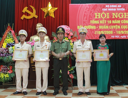 Đoàn kết, khắc phục khó khăn, hoàn thành xuất sắc nhiệm vụ được giao