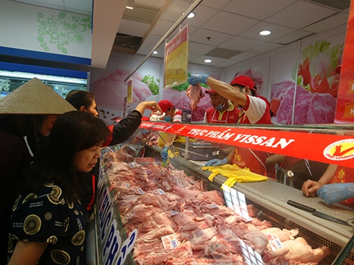 Nguồn cung dồi dào, giá thịt lợn vẫn liên tục tăng