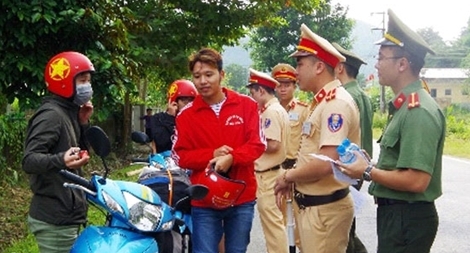 Cho mùa lễ hội hoa tam giác mạch an vui