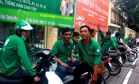 Nỗi niềm sinh viên chạy grab mưu sinh