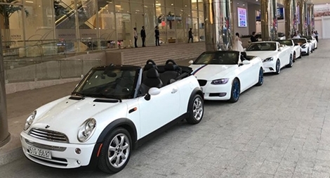 Dàn siêu xe đi ăn cưới ở TPHCM khiến dân tình... lác mắt