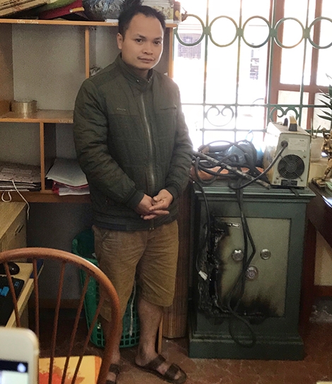 Bảo vệ phá két sắt trộm gần 400 triệu