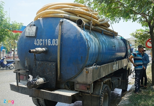 Doanh nghiệp để tài xế đổ nhớt thải xuống cống bị phạt 260 triệu đồng