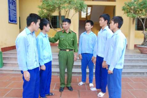 Những người “nắn cây cong” ở ngôi trường đặc biệt