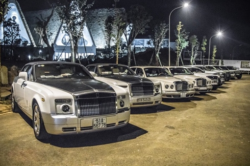 Hoa mắt với dàn xe “khủng” của ông chủ cà phê Trung Nguyên