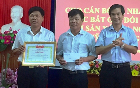 Phút sinh tử khống chế tên cướp có súng ở quỹ tín dụng