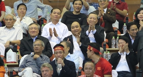 Thủ tướng: Biển cờ sôi động đang hướng về đội tuyển bóng đá Việt Nam