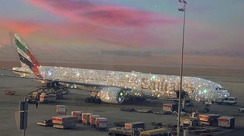 Sự thật về máy bay của “nhà giàu” Dubai phủ kim cương