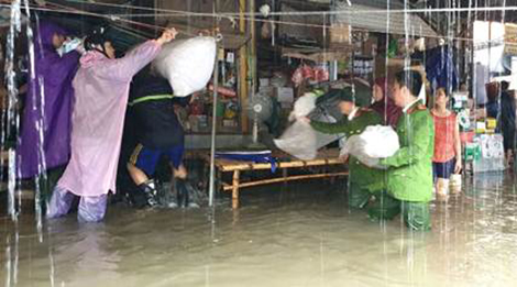Công an Nghệ An: Giúp dân trong những cơn đại nạn