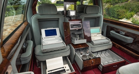 Xe siêu sang “hàng thửa” của Hoàng gia Anh đẹp cỡ nào?