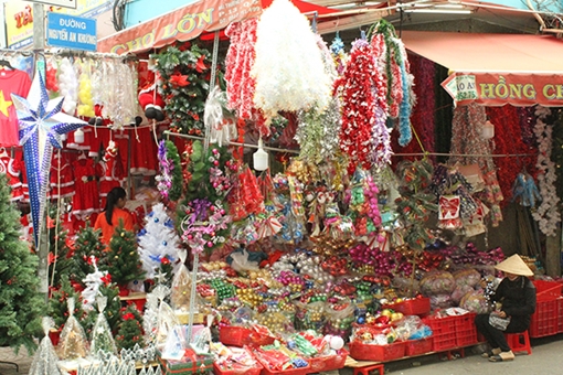 Hàng hoá phục vụ Noel do Việt Nam sản xuất chiếm ưu thế