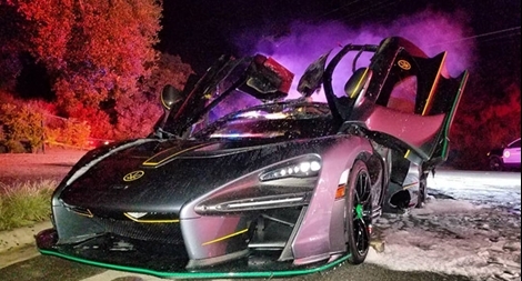 Siêu xe triệu đô cháy rụi trong đêm giao thừa