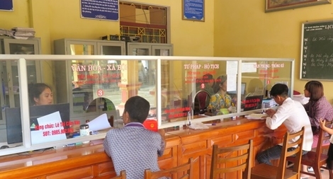 Nghị quyết của Bộ Chính trị về việc sắp xếp các đơn vị hành chính cấp huyện, xã