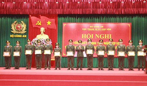 Phấn đấu đảm bảo công tác trang bị và kho vận