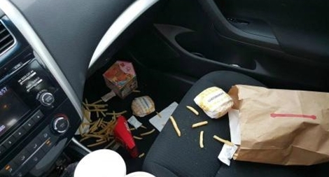 {Sốc} Vô lăng xe ôtô bẩn hơn cả… bệ xí nhà vệ sinh công cộng